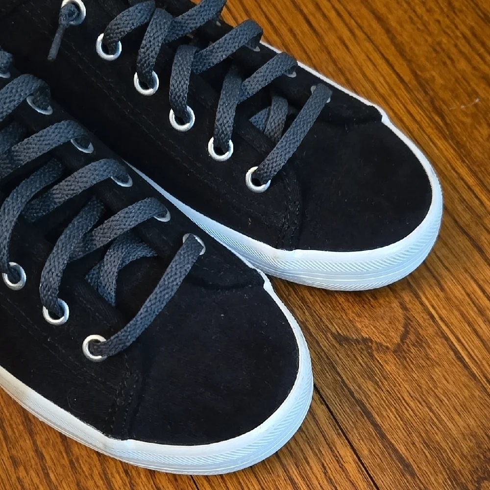 Keds Women's Size 8  Black Suede Style Dark Gray Laces Sneakers